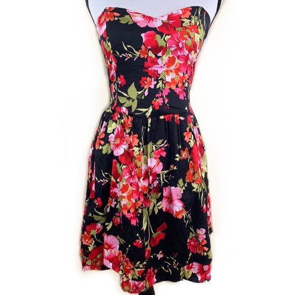UO sweetheart neck fit & flare strapless sundress - Picture 1 of 9